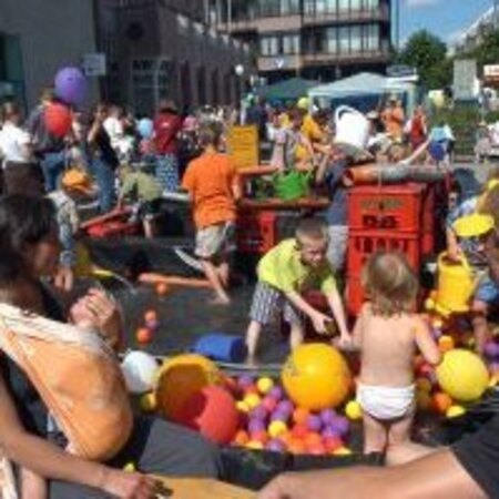 Wasserbaustelle: Ein riesiger Spass für die Kinder!