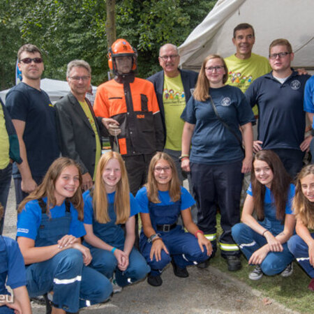 Die Vertreter der Veranstalter zu Besuch bei der Jugendfeuerwehr