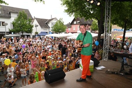 Kinderliedermacher Wolfgang Hering sorgte für Stimmung beim Hessischen Familientag.