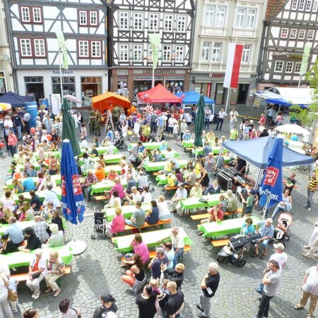 Blick aus dem Weinhaus auf den Marktplatz