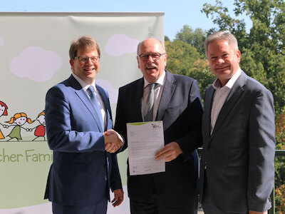 Fuldas Oberbürgermeister Dr. Heiko Wingenfeld, Familienminister Stefan Grüttner und Matthias Wilkes, Stiftungsratsvorsitzender der Karl Kübel Stiftung (v.l.n.r.)